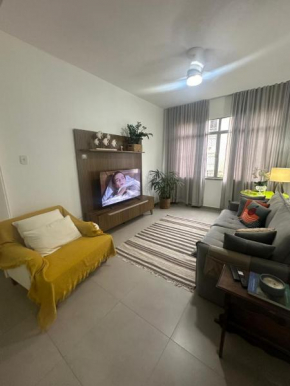 Espaçoso apartamento reformado em Copacabana